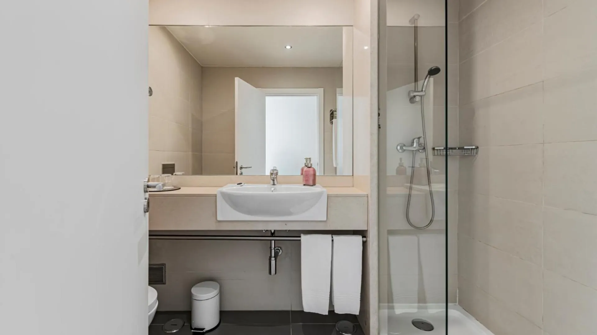 Lisboa Central Park Hotel Suites & Studios 3*,